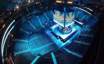 早报｜iPhone 15 Pro 支持录制空间视频／ChatGPT 版微型手机来了／腾讯将在中国独家代理 Meta VR 头显｜未来周报